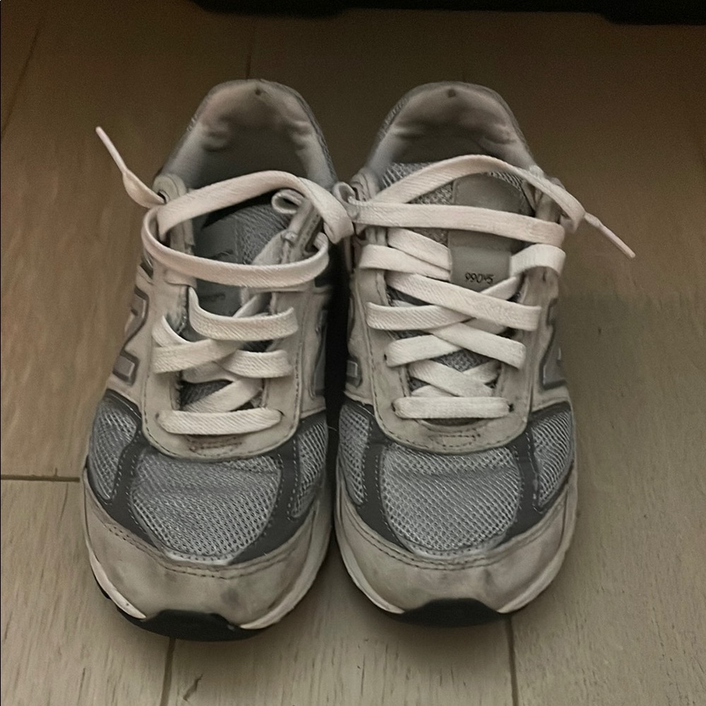 New Balance 990 V4
